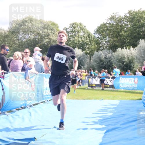 25.08.2024 - Elbe Triathlon Hamburg H.Heesch http://msf.ph/oto/6886778 25.08.2024 11:27:28 Ziel 337, 553, 561, 625, 702 meine-sportfotos.de