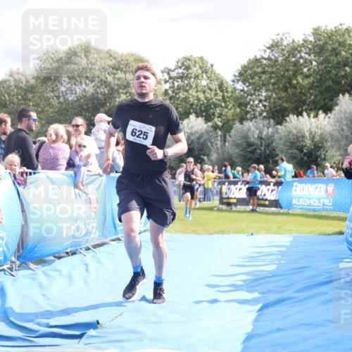 25.08.2024 - Elbe Triathlon Hamburg H.Heesch http://msf.ph/oto/6886781 25.08.2024 11:27:28 Ziel 337, 553, 561, 625, 702 meine-sportfotos.de