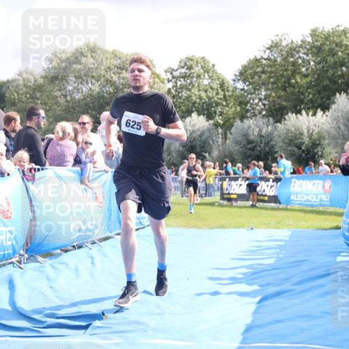 25.08.2024 - Elbe Triathlon Hamburg H.Heesch http://msf.ph/oto/6886783 25.08.2024 11:27:29 Ziel 337, 553, 561, 625, 657, 702 meine-sportfotos.de