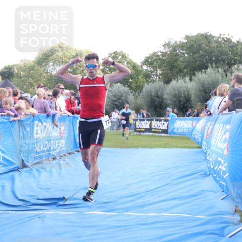 25.08.2024 - Elbe Triathlon Hamburg H.Heesch http://msf.ph/oto/6886786 25.08.2024 11:34:47 Ziel 651, 653, 706, 773 meine-sportfotos.de