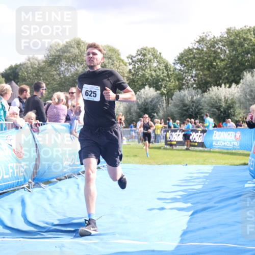 25.08.2024 - Elbe Triathlon Hamburg H.Heesch http://msf.ph/oto/6886788 25.08.2024 11:27:29 Ziel 337, 553, 561, 625, 657, 702 meine-sportfotos.de