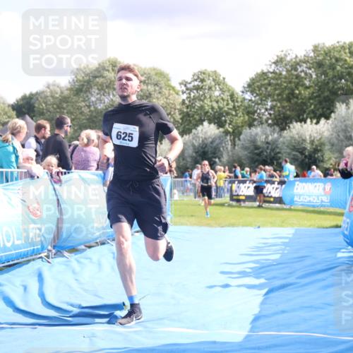 25.08.2024 - Elbe Triathlon Hamburg H.Heesch http://msf.ph/oto/6886790 25.08.2024 11:27:29 Ziel 337, 553, 561, 625, 657, 702 meine-sportfotos.de