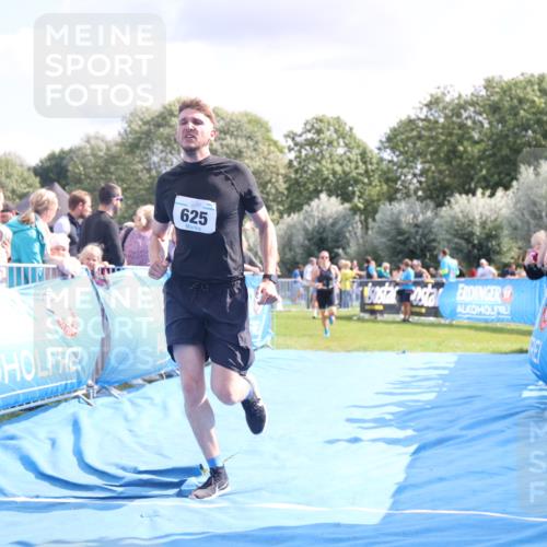 25.08.2024 - Elbe Triathlon Hamburg H.Heesch http://msf.ph/oto/6886792 25.08.2024 11:27:29 Ziel 337, 553, 561, 625, 657, 702 meine-sportfotos.de