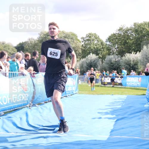 25.08.2024 - Elbe Triathlon Hamburg H.Heesch http://msf.ph/oto/6886794 25.08.2024 11:27:29 Ziel 337, 553, 561, 625, 657, 702 meine-sportfotos.de