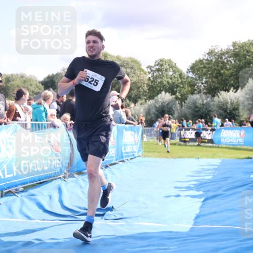 25.08.2024 - Elbe Triathlon Hamburg H.Heesch http://msf.ph/oto/6886798 25.08.2024 11:27:29 Ziel 337, 553, 561, 625, 657, 702 meine-sportfotos.de