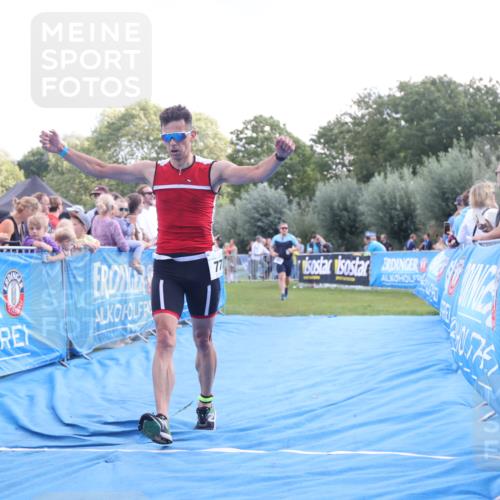 25.08.2024 - Elbe Triathlon Hamburg H.Heesch http://msf.ph/oto/6886799 25.08.2024 11:34:47 Ziel 651, 653, 706, 773 meine-sportfotos.de