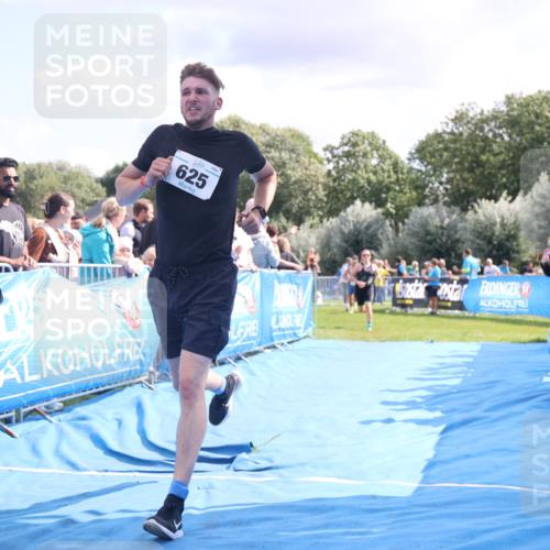 25.08.2024 - Elbe Triathlon Hamburg H.Heesch http://msf.ph/oto/6886800 25.08.2024 11:27:29 Ziel 337, 553, 561, 625, 657, 702 meine-sportfotos.de