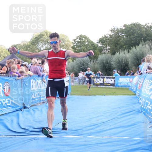 25.08.2024 - Elbe Triathlon Hamburg H.Heesch http://msf.ph/oto/6886801 25.08.2024 11:34:47 Ziel 651, 653, 706, 773 meine-sportfotos.de