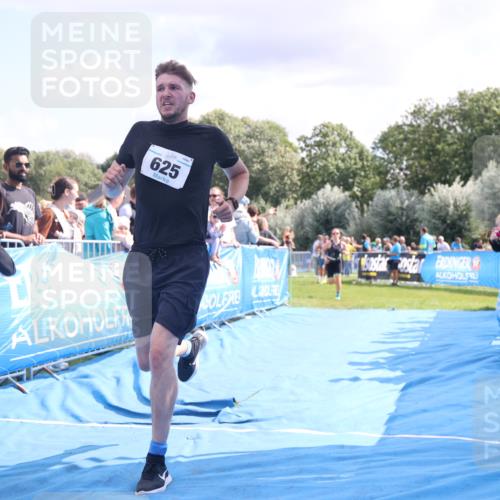 25.08.2024 - Elbe Triathlon Hamburg H.Heesch http://msf.ph/oto/6886802 25.08.2024 11:27:29 Ziel 337, 553, 561, 625, 657, 702 meine-sportfotos.de
