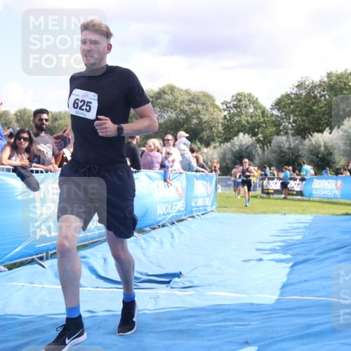25.08.2024 - Elbe Triathlon Hamburg H.Heesch http://msf.ph/oto/6886808 25.08.2024 11:27:29 Ziel 337, 553, 561, 625, 657, 702 meine-sportfotos.de