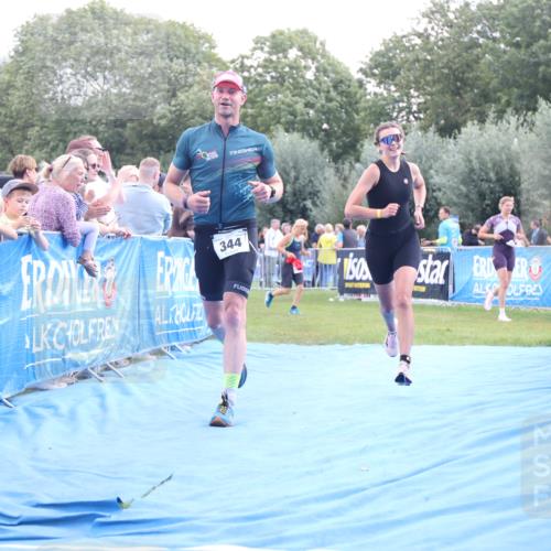 25.08.2024 - Elbe Triathlon Hamburg H.Heesch http://msf.ph/oto/6886841 25.08.2024 11:35:02 Ziel 344, 484 meine-sportfotos.de