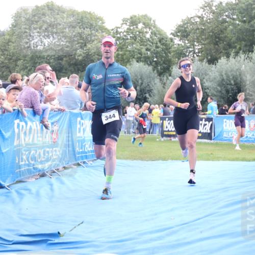 25.08.2024 - Elbe Triathlon Hamburg H.Heesch http://msf.ph/oto/6886842 25.08.2024 11:35:02 Ziel 344, 484 meine-sportfotos.de