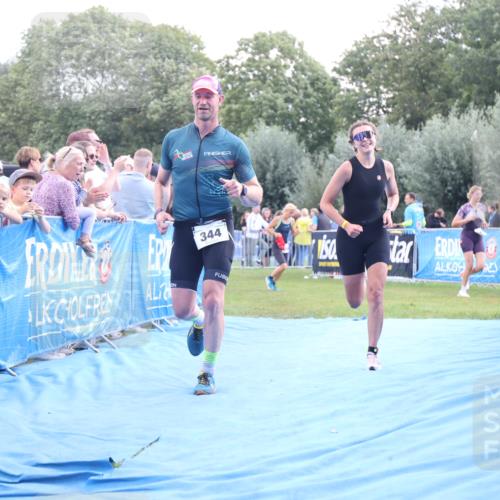 25.08.2024 - Elbe Triathlon Hamburg H.Heesch http://msf.ph/oto/6886843 25.08.2024 11:35:02 Ziel 344, 484 meine-sportfotos.de