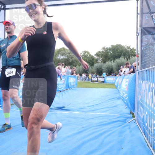 25.08.2024 - Elbe Triathlon Hamburg H.Heesch http://msf.ph/oto/6886866 25.08.2024 11:35:05 Ziel 344, 463, 484 meine-sportfotos.de