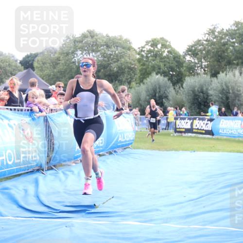 25.08.2024 - Elbe Triathlon Hamburg H.Heesch http://msf.ph/oto/6886870 25.08.2024 11:35:13 Ziel 352, 463, 686 meine-sportfotos.de