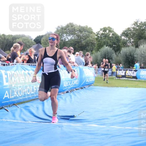 25.08.2024 - Elbe Triathlon Hamburg H.Heesch http://msf.ph/oto/6886874 25.08.2024 11:35:14 Ziel 352, 463, 686, 713 meine-sportfotos.de