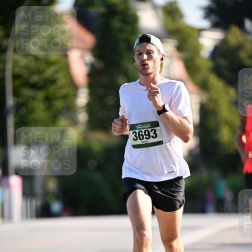 01.09.2024 - BARMER Alsterlauf Dr. Thomas Lammeyer http://msf.ph/oto/6887301 01.09.2024 09:19:29 Laufen 3693 meine-sportfotos.de