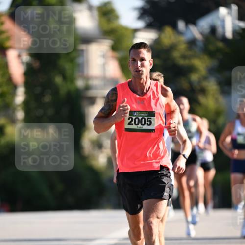 01.09.2024 - BARMER Alsterlauf Dr. Thomas Lammeyer http://msf.ph/oto/6887307 01.09.2024 09:19:30 Laufen 35, 2005 meine-sportfotos.de