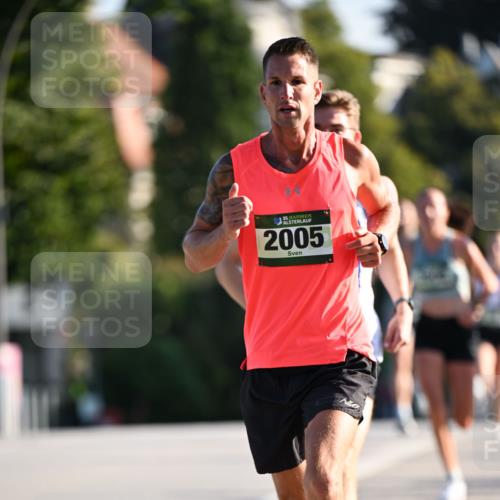 01.09.2024 - BARMER Alsterlauf Dr. Thomas Lammeyer http://msf.ph/oto/6887311 01.09.2024 09:19:31 Laufen 35, 2005 meine-sportfotos.de