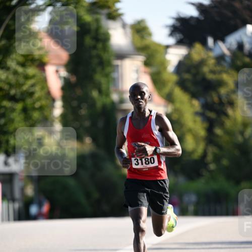 01.09.2024 - BARMER Alsterlauf Dr. Thomas Lammeyer http://msf.ph/oto/6887359 01.09.2024 09:19:42 Laufen 3180 meine-sportfotos.de