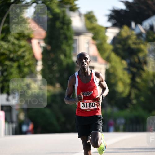 01.09.2024 - BARMER Alsterlauf Dr. Thomas Lammeyer http://msf.ph/oto/6887360 01.09.2024 09:19:43 Laufen 35, 3180 meine-sportfotos.de