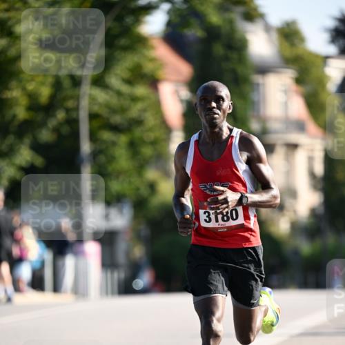 01.09.2024 - BARMER Alsterlauf Dr. Thomas Lammeyer http://msf.ph/oto/6887364 01.09.2024 09:19:43 Laufen 3180 meine-sportfotos.de