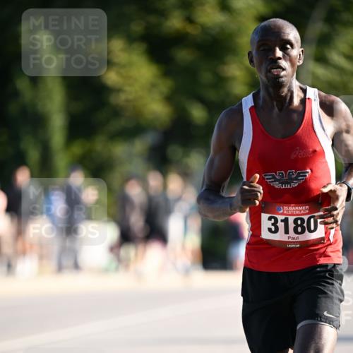 01.09.2024 - BARMER Alsterlauf Dr. Thomas Lammeyer http://msf.ph/oto/6887370 01.09.2024 09:19:44 Laufen 10, 35, 3180 meine-sportfotos.de