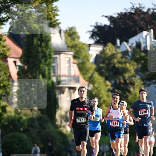 01.09.2024 - BARMER Alsterlauf Dr. Thomas Lammeyer http://msf.ph/oto/6887374 01.09.2024 09:19:57 Laufen 3571, 752, 2524, 2906 meine-sportfotos.de