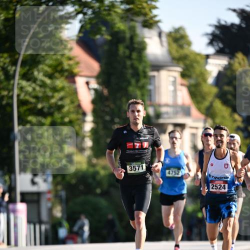 01.09.2024 - BARMER Alsterlauf Dr. Thomas Lammeyer http://msf.ph/oto/6887384 01.09.2024 09:19:58 Laufen 3571, 4752, 2524 meine-sportfotos.de