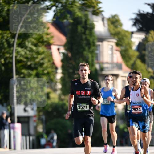 01.09.2024 - BARMER Alsterlauf Dr. Thomas Lammeyer http://msf.ph/oto/6887385 01.09.2024 09:19:59 Laufen 12, 1, 3571, 2524 meine-sportfotos.de