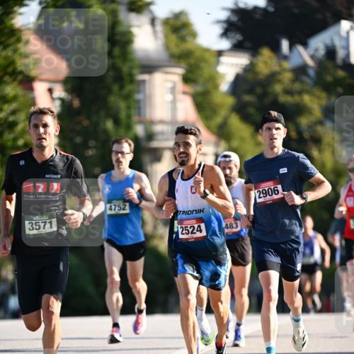 01.09.2024 - BARMER Alsterlauf Dr. Thomas Lammeyer http://msf.ph/oto/6887389 01.09.2024 09:19:59 Laufen 4752, 3571, 2524, 483, 2906 meine-sportfotos.de