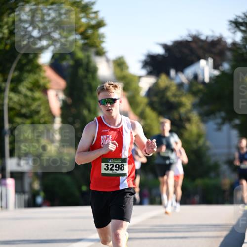 01.09.2024 - BARMER Alsterlauf Dr. Thomas Lammeyer http://msf.ph/oto/6887410 01.09.2024 09:20:03 Laufen 3298 meine-sportfotos.de