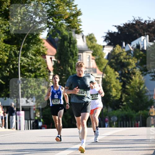 01.09.2024 - BARMER Alsterlauf Dr. Thomas Lammeyer http://msf.ph/oto/6887419 01.09.2024 09:20:05 Laufen 5267, 1382, 4114 meine-sportfotos.de