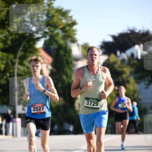 01.09.2024 - BARMER Alsterlauf Dr. Thomas Lammeyer http://msf.ph/oto/6887462 01.09.2024 09:20:19 Laufen 2527, 25, 3729 meine-sportfotos.de