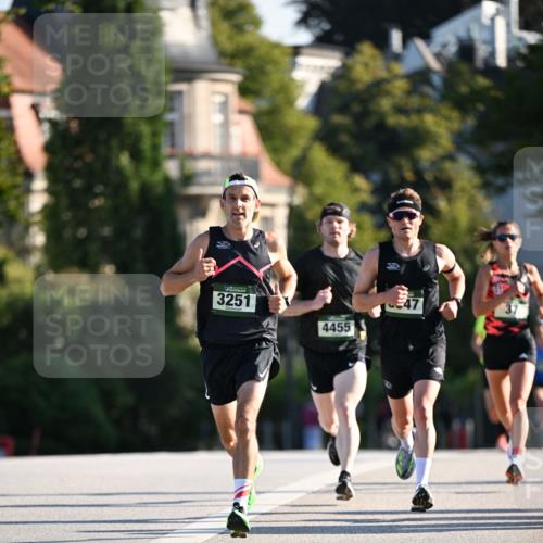 01.09.2024 - BARMER Alsterlauf Dr. Thomas Lammeyer http://msf.ph/oto/6887494 01.09.2024 09:20:32 Laufen 3251, 4455, 47 meine-sportfotos.de