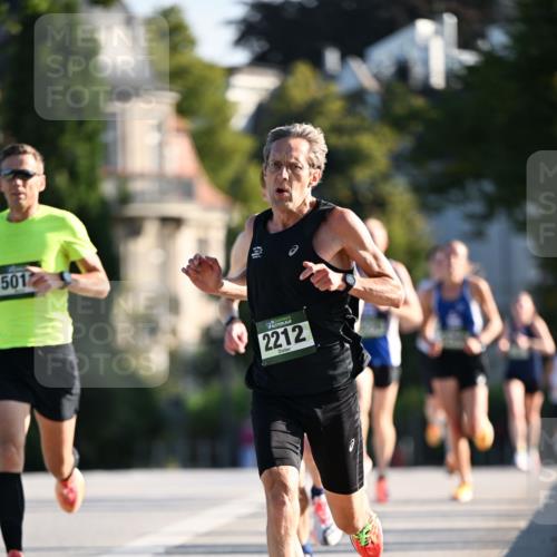 01.09.2024 - BARMER Alsterlauf Dr. Thomas Lammeyer http://msf.ph/oto/6887530 01.09.2024 09:20:38 Laufen 501, 2212 meine-sportfotos.de