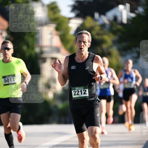 01.09.2024 - BARMER Alsterlauf Dr. Thomas Lammeyer http://msf.ph/oto/6887531 01.09.2024 09:20:39 Laufen 5011, 35, 2212 meine-sportfotos.de