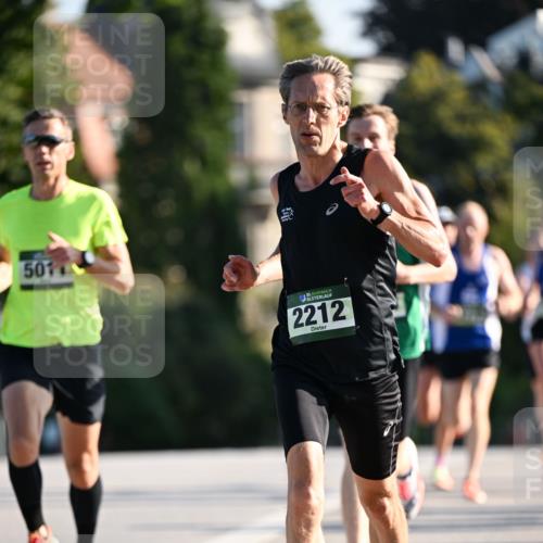 01.09.2024 - BARMER Alsterlauf Dr. Thomas Lammeyer http://msf.ph/oto/6887534 01.09.2024 09:20:39 Laufen 5011, 35, 2212 meine-sportfotos.de