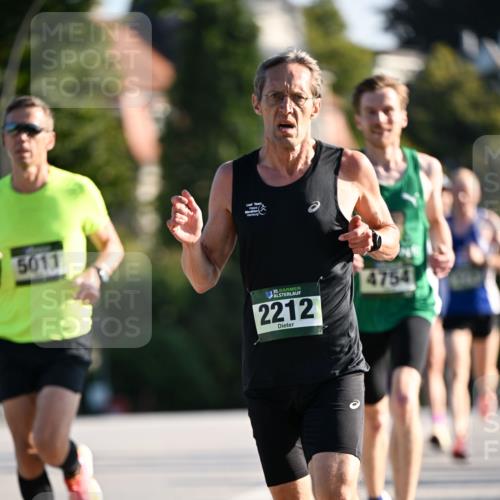 01.09.2024 - BARMER Alsterlauf Dr. Thomas Lammeyer http://msf.ph/oto/6887536 01.09.2024 09:20:39 Laufen 5011, 35, 2212, 4754 meine-sportfotos.de