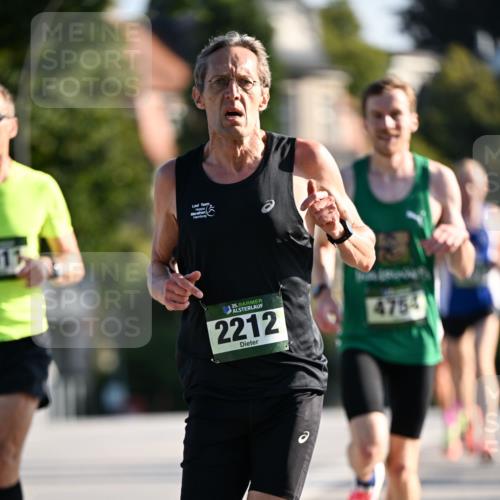 01.09.2024 - BARMER Alsterlauf Dr. Thomas Lammeyer http://msf.ph/oto/6887538 01.09.2024 09:20:40 Laufen 6135, 2212, 4754 meine-sportfotos.de