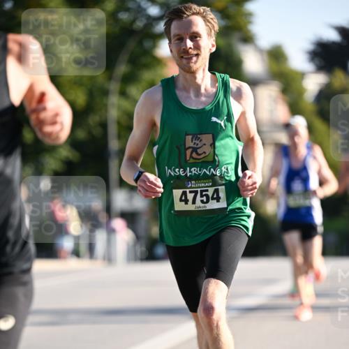 01.09.2024 - BARMER Alsterlauf Dr. Thomas Lammeyer http://msf.ph/oto/6887545 01.09.2024 09:20:41 Laufen 35, 4754 meine-sportfotos.de