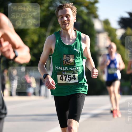 01.09.2024 - BARMER Alsterlauf Dr. Thomas Lammeyer http://msf.ph/oto/6887546 01.09.2024 09:20:41 Laufen 35, 4754 meine-sportfotos.de