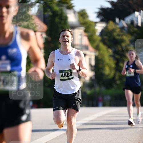 01.09.2024 - BARMER Alsterlauf Dr. Thomas Lammeyer http://msf.ph/oto/6887560 01.09.2024 09:20:44 Laufen 769, 4886 meine-sportfotos.de