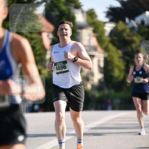 01.09.2024 - BARMER Alsterlauf Dr. Thomas Lammeyer http://msf.ph/oto/6887561 01.09.2024 09:20:44 Laufen 4886 meine-sportfotos.de