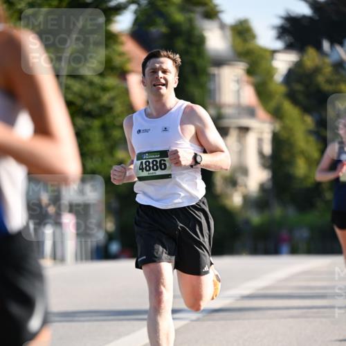 01.09.2024 - BARMER Alsterlauf Dr. Thomas Lammeyer http://msf.ph/oto/6887562 01.09.2024 09:20:44 Laufen 4886 meine-sportfotos.de