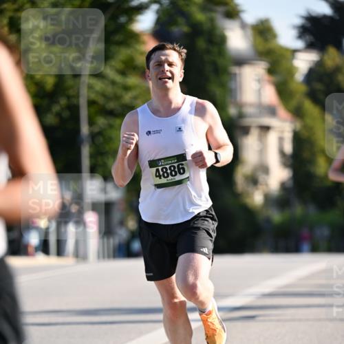 01.09.2024 - BARMER Alsterlauf Dr. Thomas Lammeyer http://msf.ph/oto/6887563 01.09.2024 09:20:44 Laufen 4886 meine-sportfotos.de