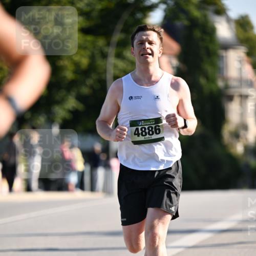 01.09.2024 - BARMER Alsterlauf Dr. Thomas Lammeyer http://msf.ph/oto/6887565 01.09.2024 09:20:44 Laufen 4886 meine-sportfotos.de