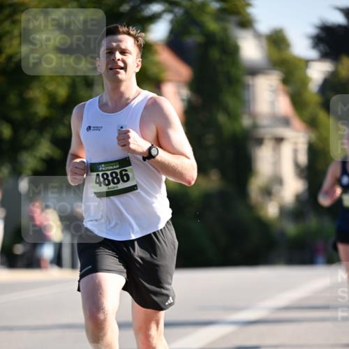 01.09.2024 - BARMER Alsterlauf Dr. Thomas Lammeyer http://msf.ph/oto/6887566 01.09.2024 09:20:44 Laufen 4886 meine-sportfotos.de