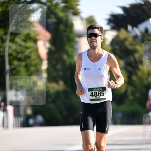 01.09.2024 - BARMER Alsterlauf Dr. Thomas Lammeyer http://msf.ph/oto/6887590 01.09.2024 09:20:49 Laufen 4885 meine-sportfotos.de