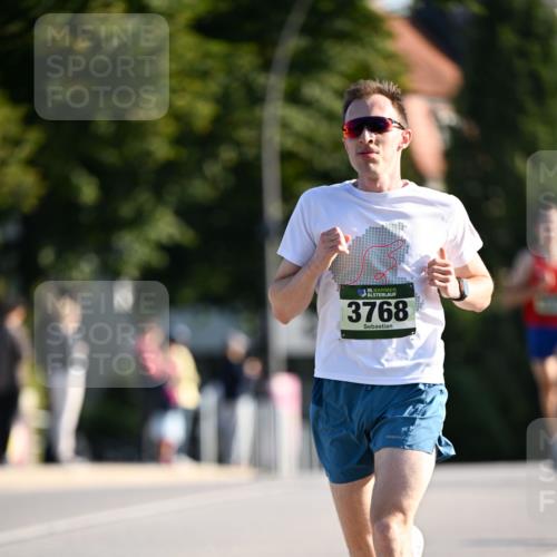 01.09.2024 - BARMER Alsterlauf Dr. Thomas Lammeyer http://msf.ph/oto/6887604 01.09.2024 09:20:57 Laufen 3768 meine-sportfotos.de